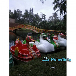Supplier Sepeda Air Angsa Fiberglass Taman Air