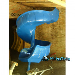 Seluncuran Fiberglass Spiral Dengan Tangga Besi